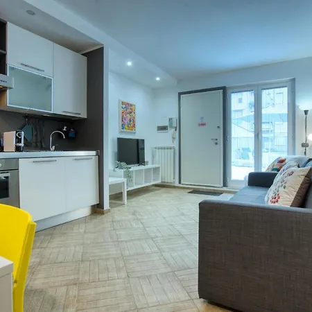 Amadeo 48 Apartment *