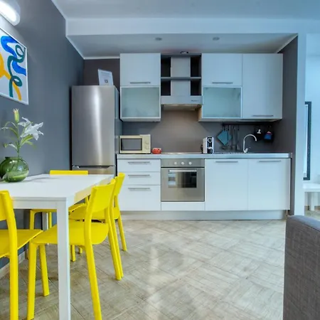 Amadeo 48 Apartment